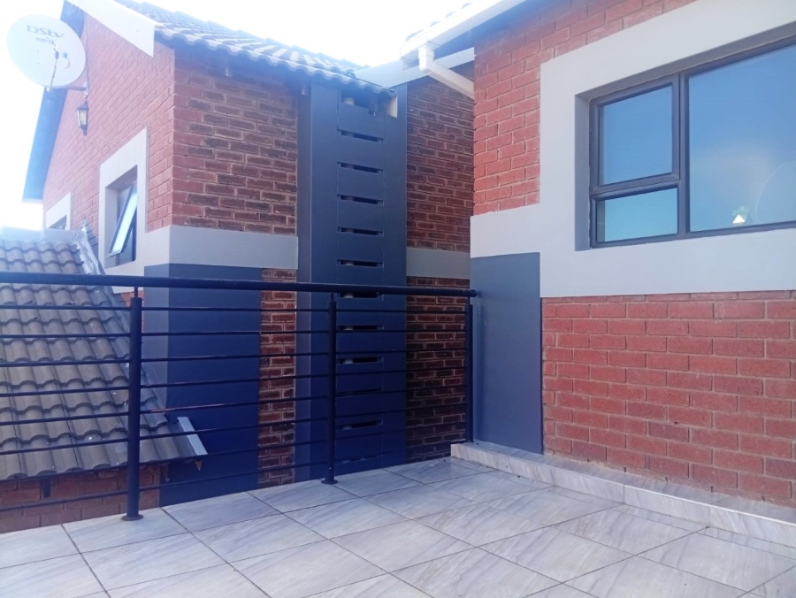 4 Bedroom Property for Sale in Heuwelsig Free State